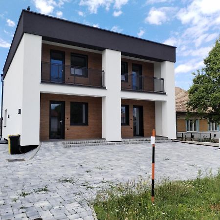 Apartman Pri Parku Solcany Екстериор снимка