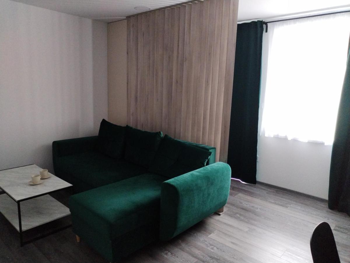 Apartman Pri Parku Solcany Екстериор снимка