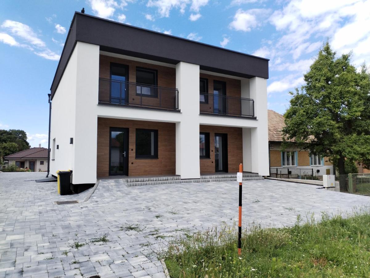 Apartman Pri Parku Solcany Екстериор снимка